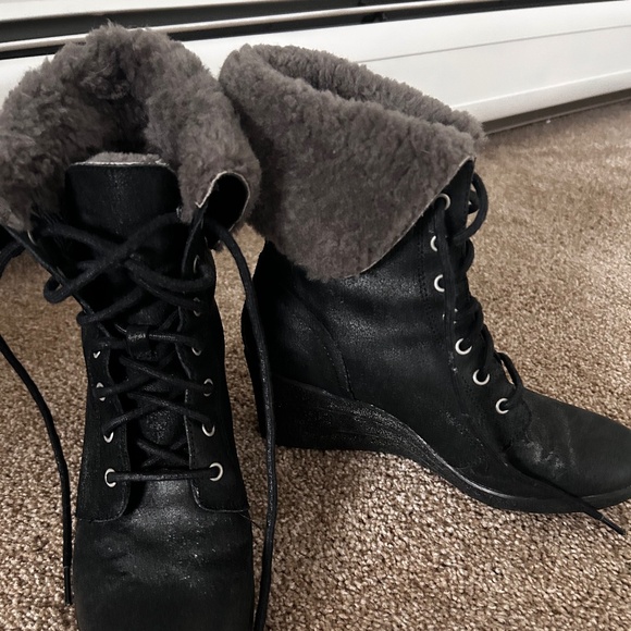 Ugg Wedge Boots size 7.5 - Picture 1 of 2